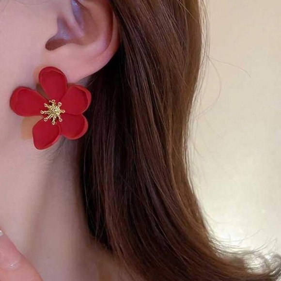 Gold or Red flower stud earrings - Picture 5 of 5
